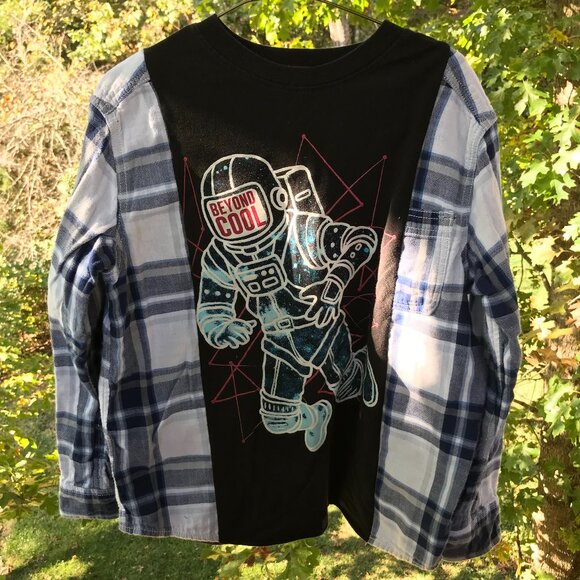 Upcycled Oversized Astronaut Graphic T-Shirt, Boy’s Size 10-12: Pullover Sweater - Picture 1 of 11